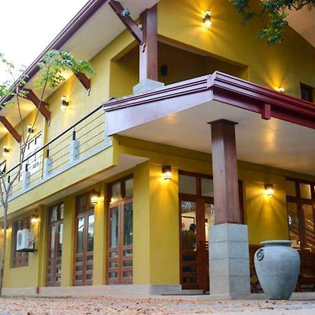 Inlak Garden Hotel Negombo Esterno foto