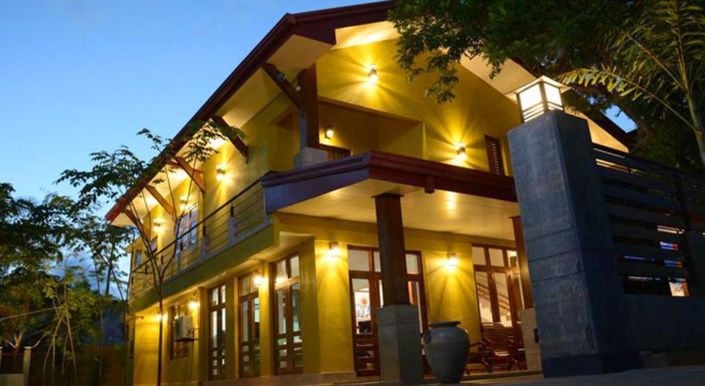 Inlak Garden Hotel Negombo Esterno foto