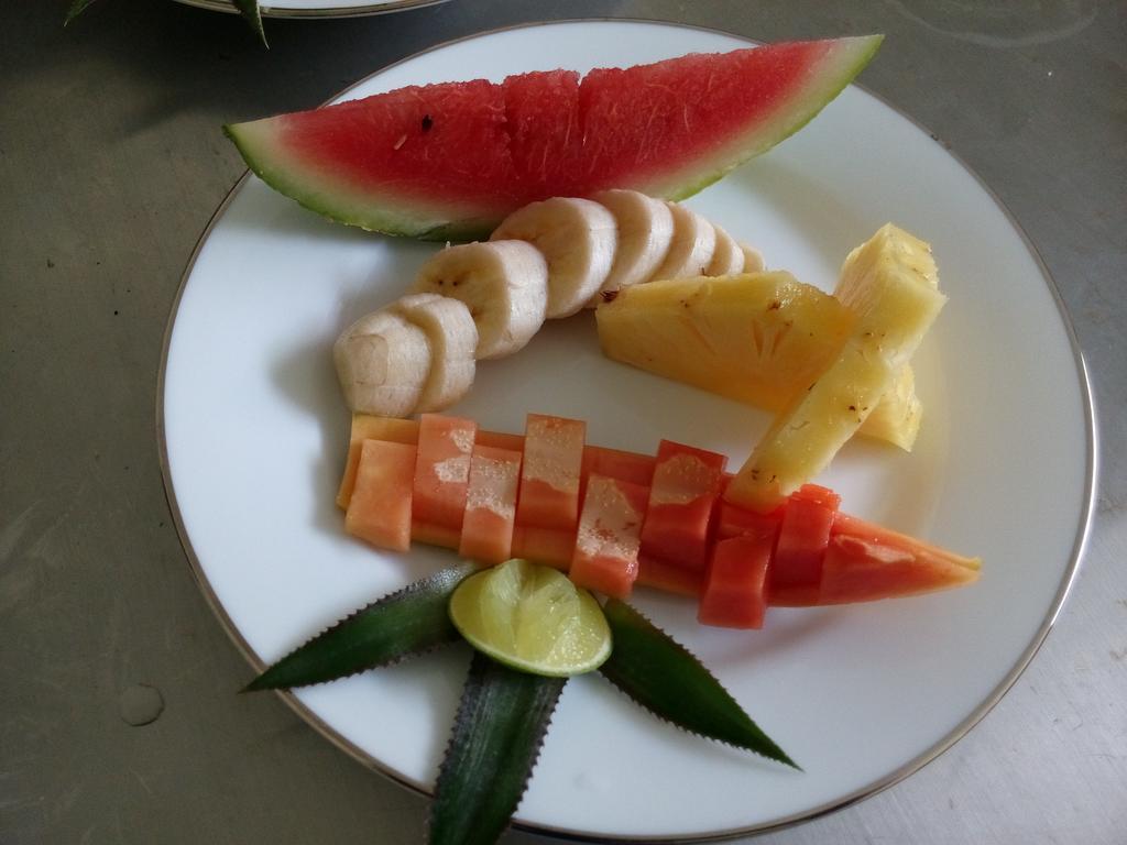 Inlak Garden Hotel Negombo Esterno foto