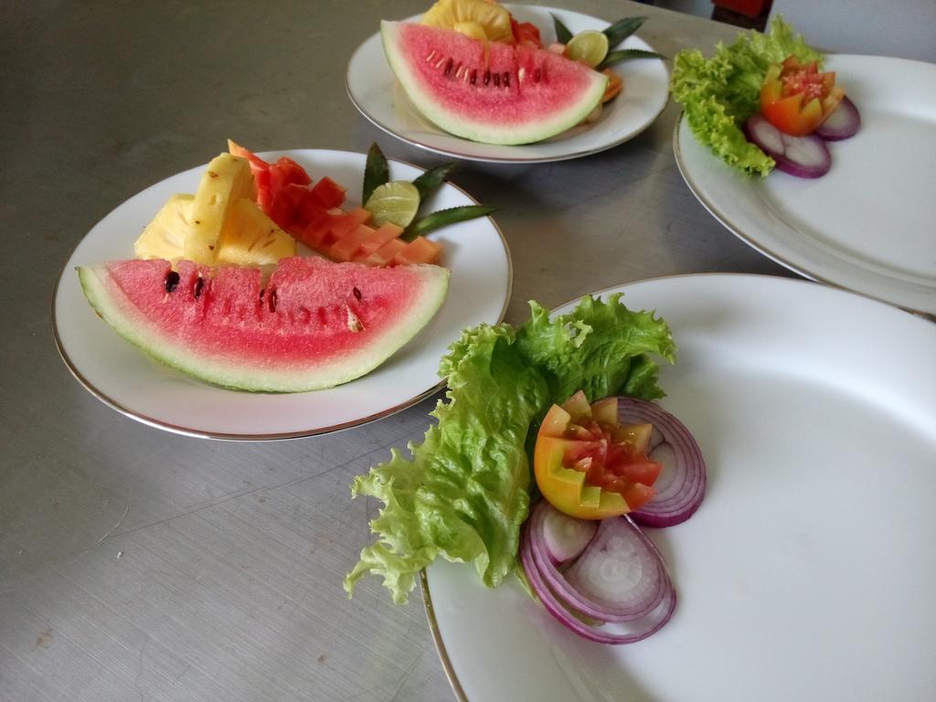 Inlak Garden Hotel Negombo Esterno foto