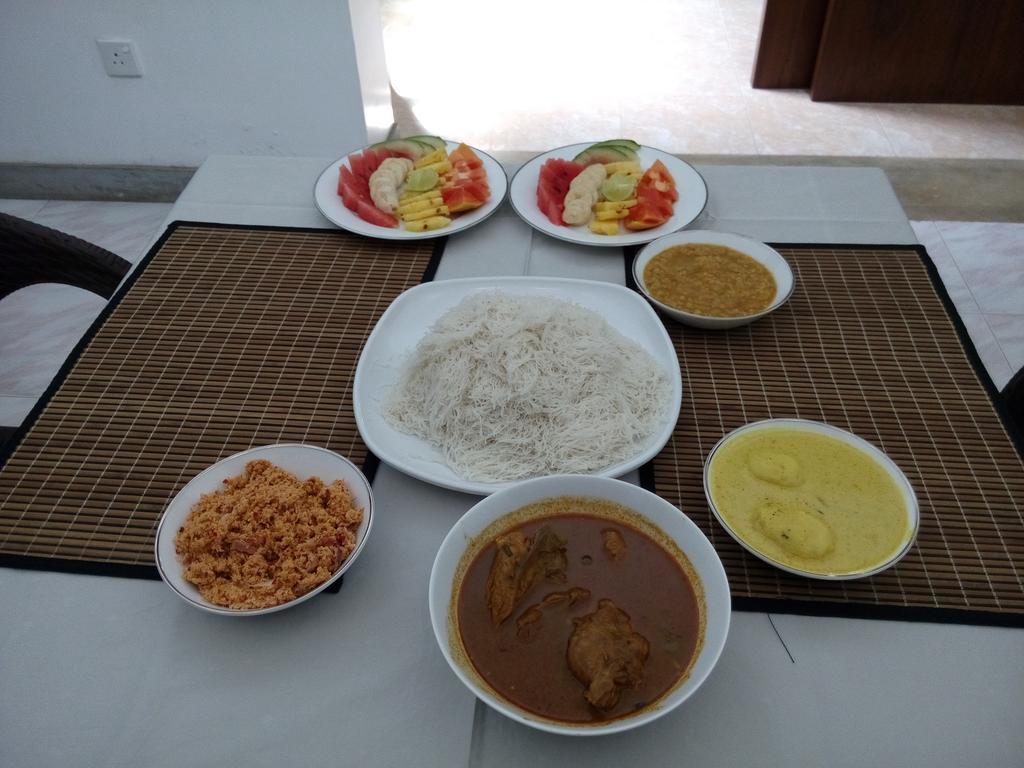 Inlak Garden Hotel Negombo Esterno foto