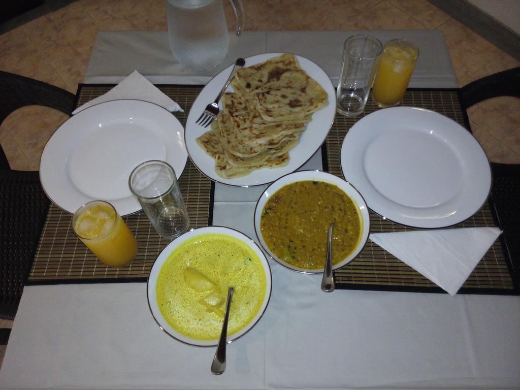 Inlak Garden Hotel Negombo Esterno foto
