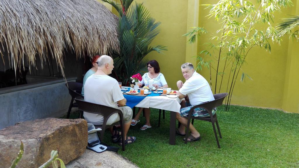 Inlak Garden Hotel Negombo Esterno foto
