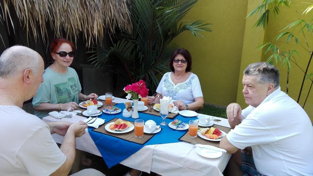 Inlak Garden Hotel Negombo Esterno foto