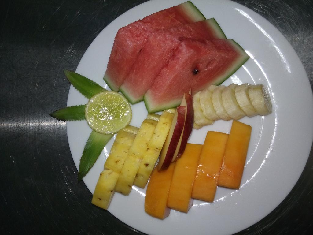 Inlak Garden Hotel Negombo Esterno foto