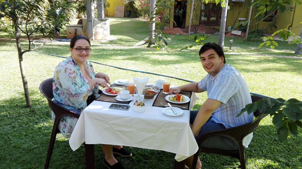 Inlak Garden Hotel Negombo Esterno foto